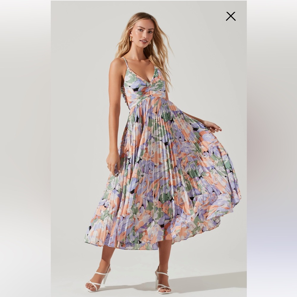Astr Floral Pleated Midi Dress in Lavender, Peach, Green
